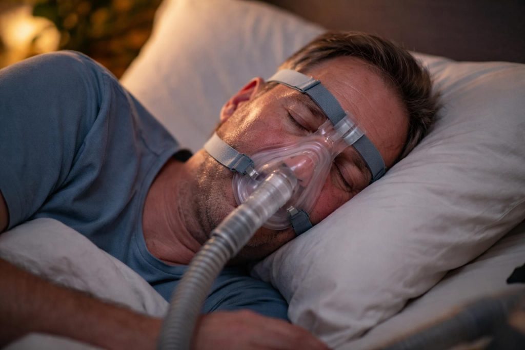découvrez les effets secondaires possibles des machines pour l'apnée du sommeil et comment les gérer efficacement pour améliorer votre confort et votre santé.